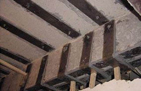 女性也是頂梁柱，建筑梁加固用粘鋼加固