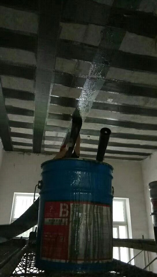 屋頂漏雨，為何不用丙綸而用碳纖維布加固？