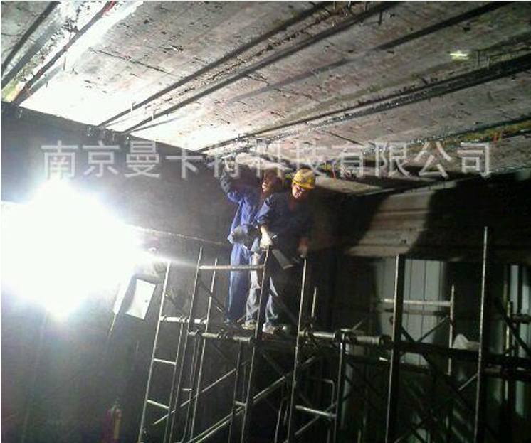 重慶渝中南干道橋梁加固工程（預應力碳纖維板加固現(xiàn)場）